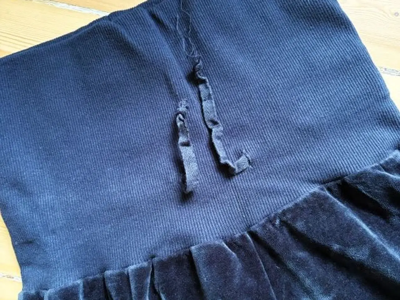 Billede 3 - Velour-bukser. Knickers. Helt nye.