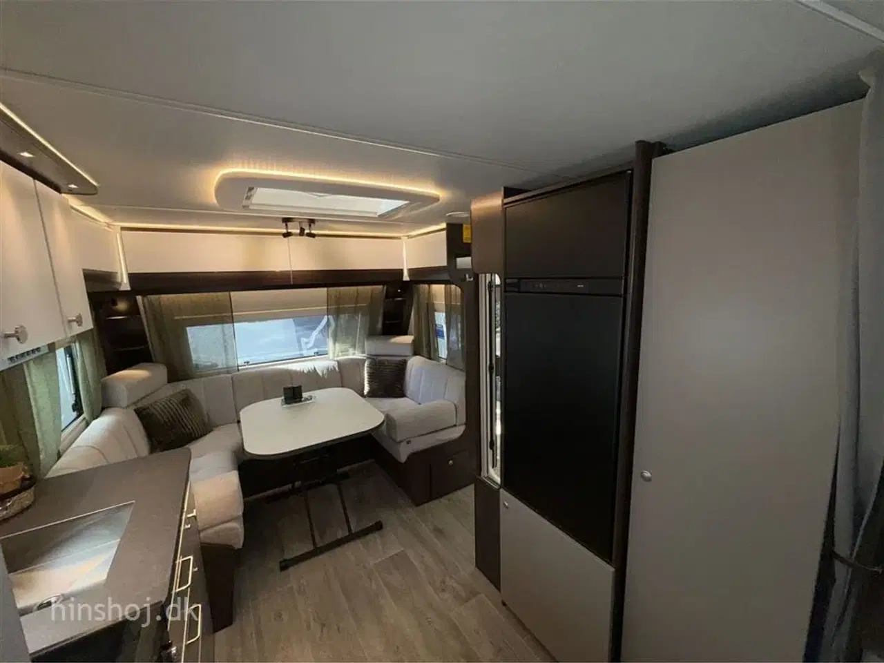 Billede 20 - 2026 - Polar Blueline 620 BQD   Luksus Polar vintervogn med en dejlig fritstående dobbeltseng fra Hinshøj Caravan