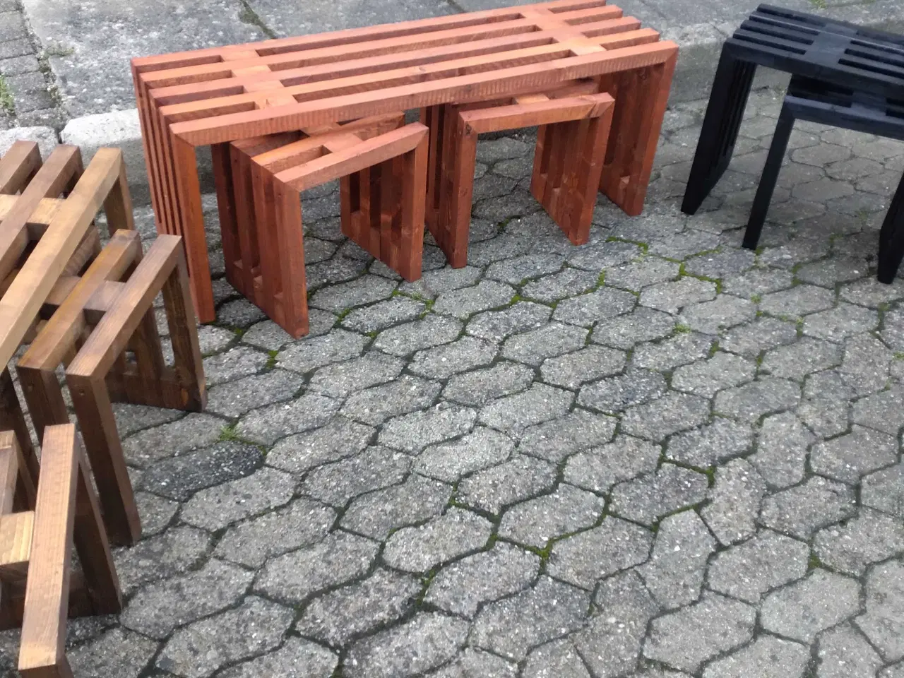 Billede 1 - Taburetter og bænke på mål.