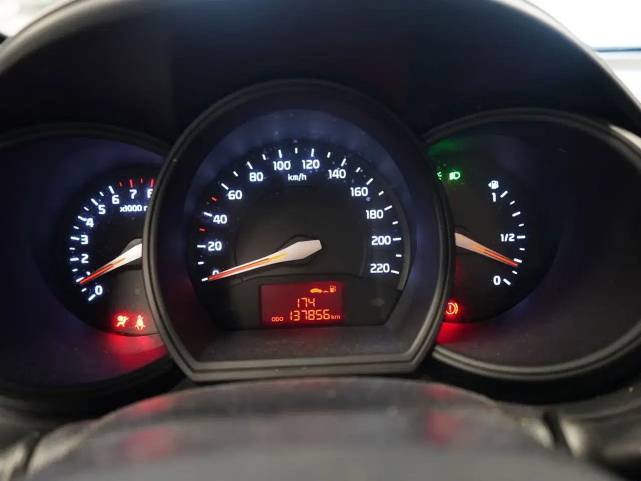 Billede 15 - Fin pendler benzinbil.