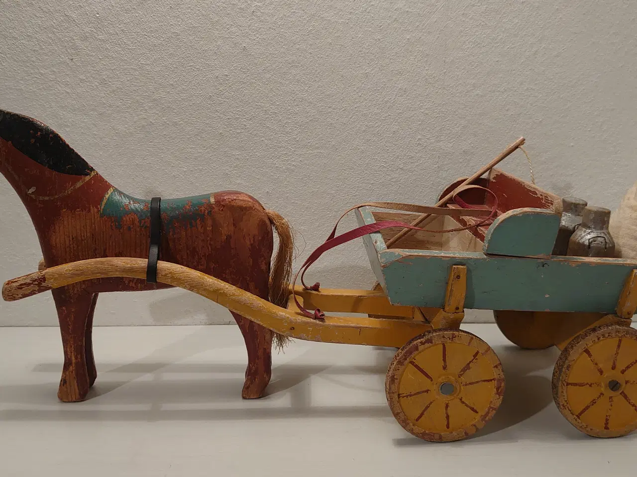 Billede 1 - Fængselslegetøj: Vogn med hest. Ca 1930. L 50cm