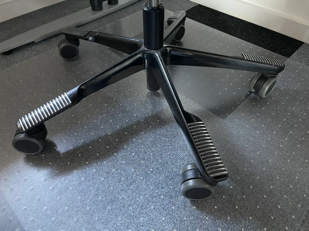 Billede 6 - Skrivebord og kontorstole "HÅG og LINAK"
