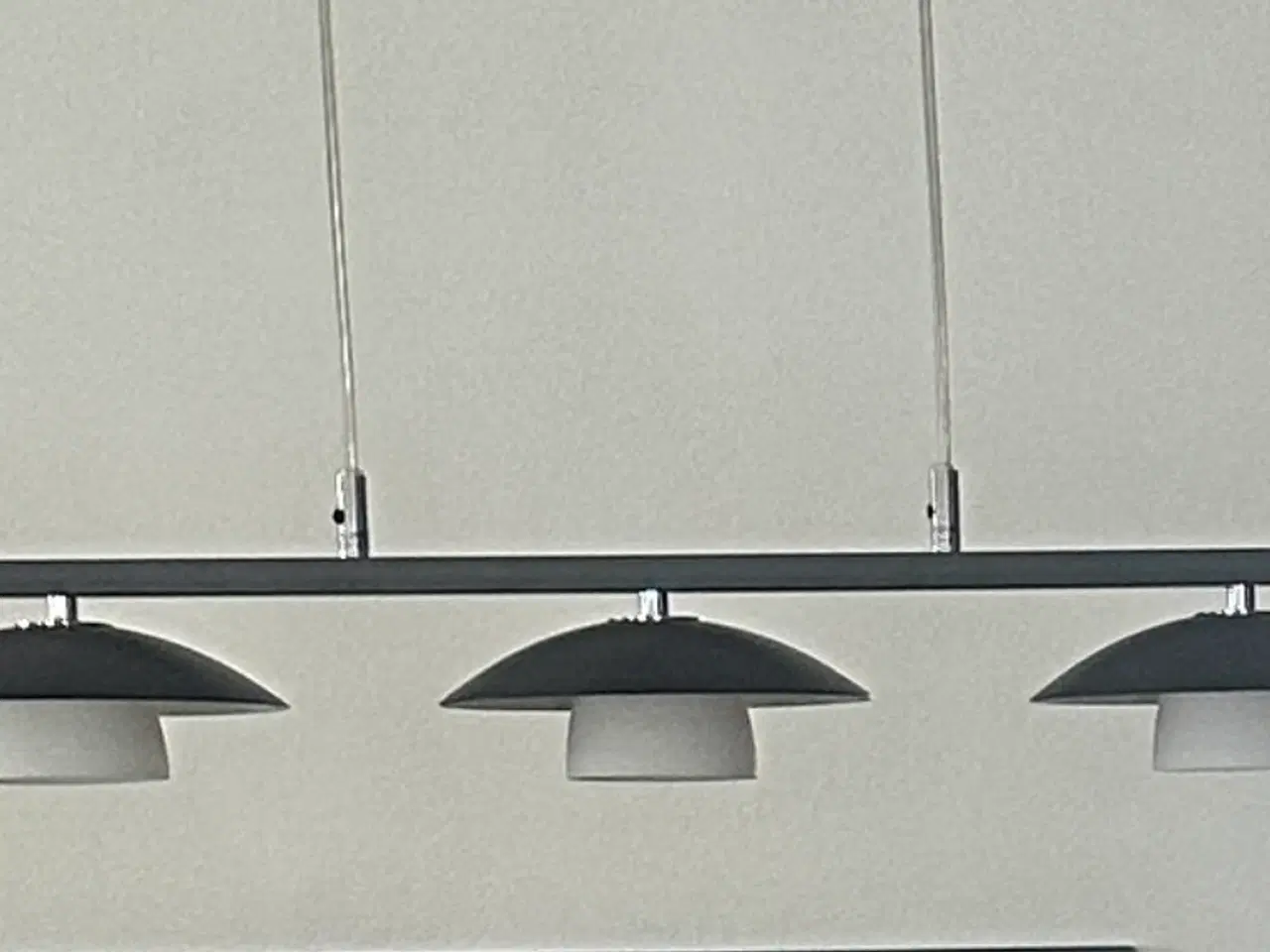 Billede 1 - Spisebordslampe med 3 pendeller. 