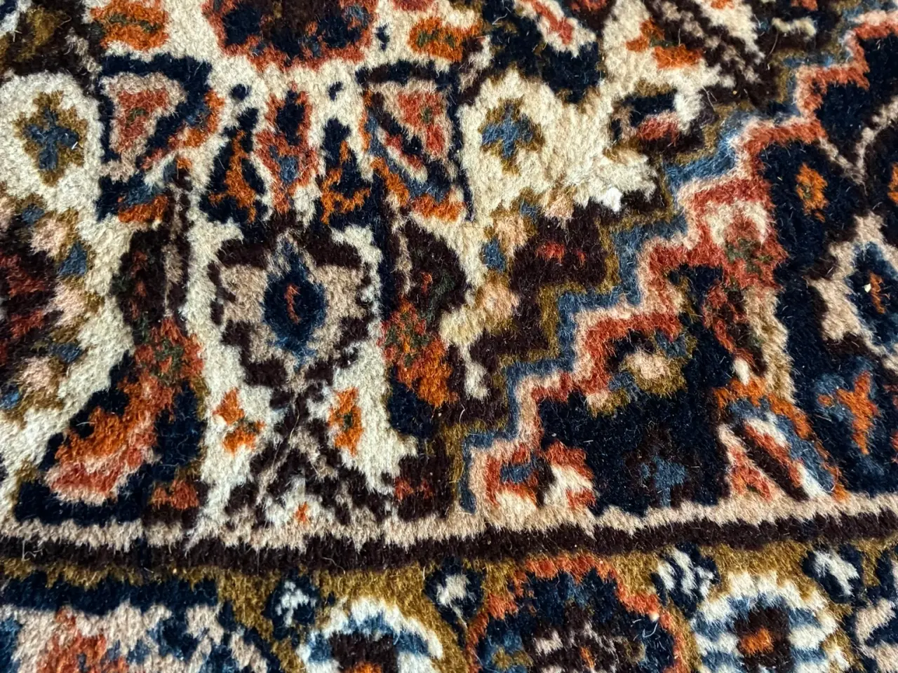 Billede 5 - Persisk tæppe i flerfarvet mønster 