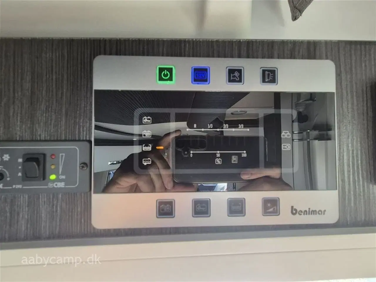 Billede 25 - 2024 - Benimar Mileo 268   NK Pakke. Automatgear. solceller. markise. 200 Ah Lithium Batteri. 2000w inverter. Maxfann. kun 16,000 km. den har fået en omgang ceramic coating så den er nem at holde.