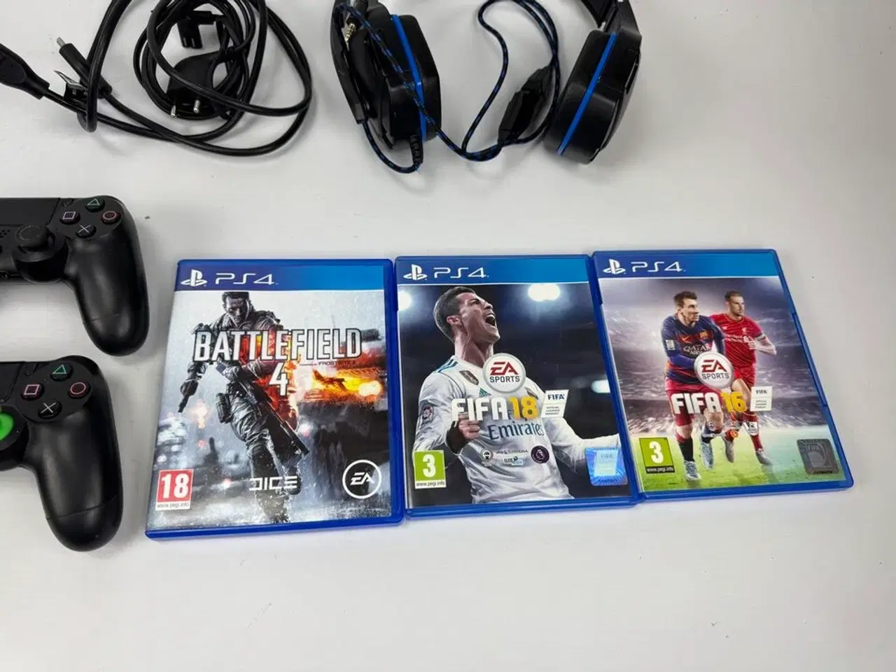 Billede 7 - Playstation 4 - inkl. 2 joystick, 3 spil & høretelefoner MOMSFRI