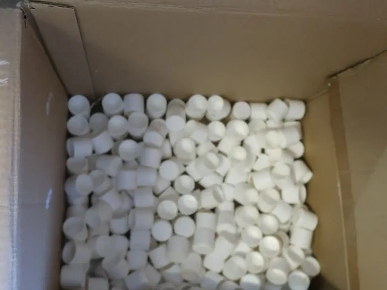 Billede 11 - Reol med div. Bolte m.m.