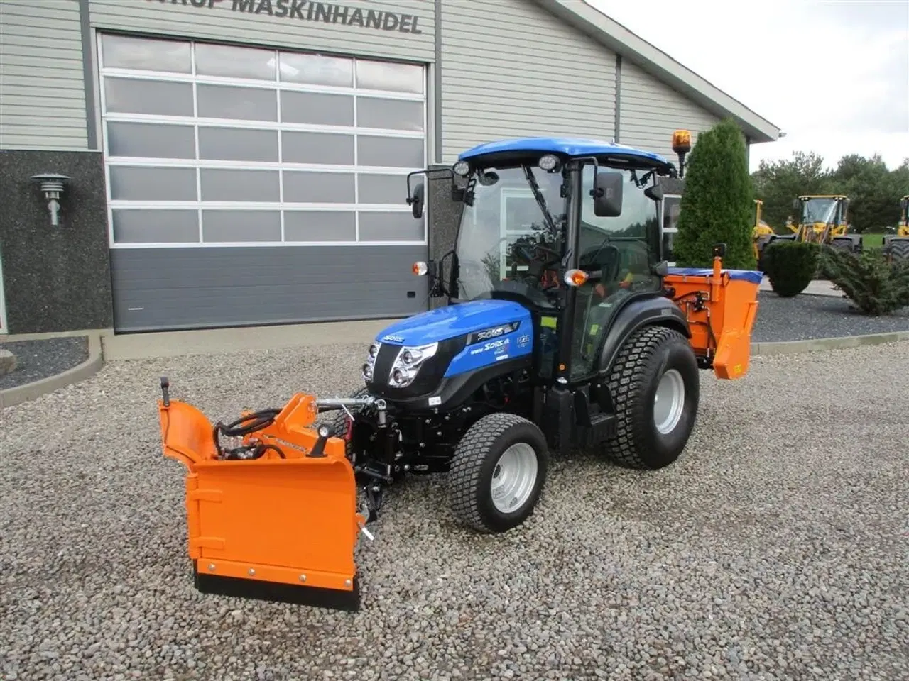 Billede 16 - Solis H26 HST SNOW EDITION med frontlift, front PTO, Vario SHL150 sneplov og SSP140 saltudlægger