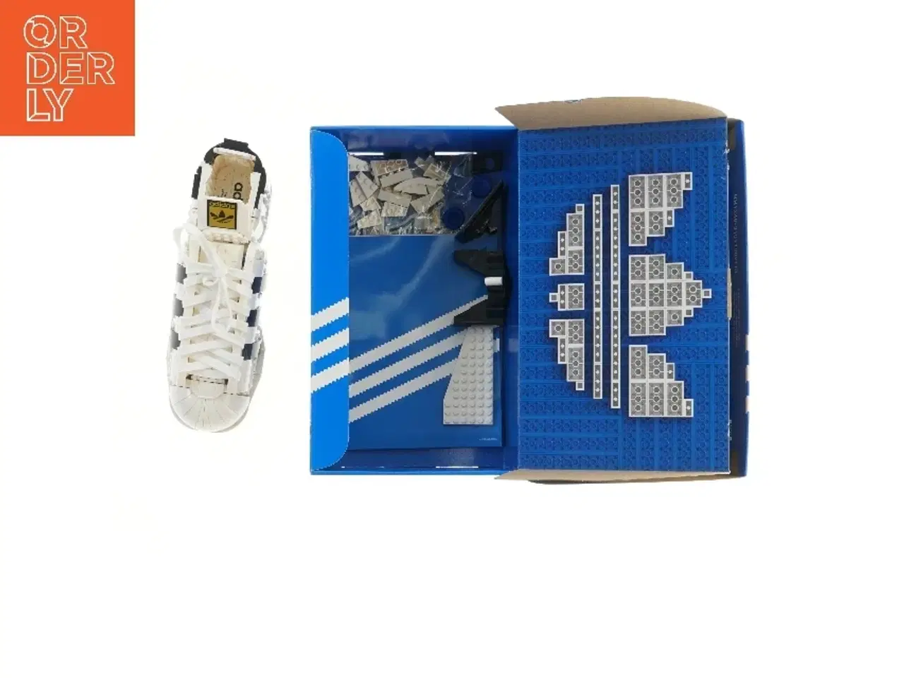 Billede 2 - LEGO Adidas Originals Superstar sæt fra LEGO Adidas (str. 11x19x32 cm)