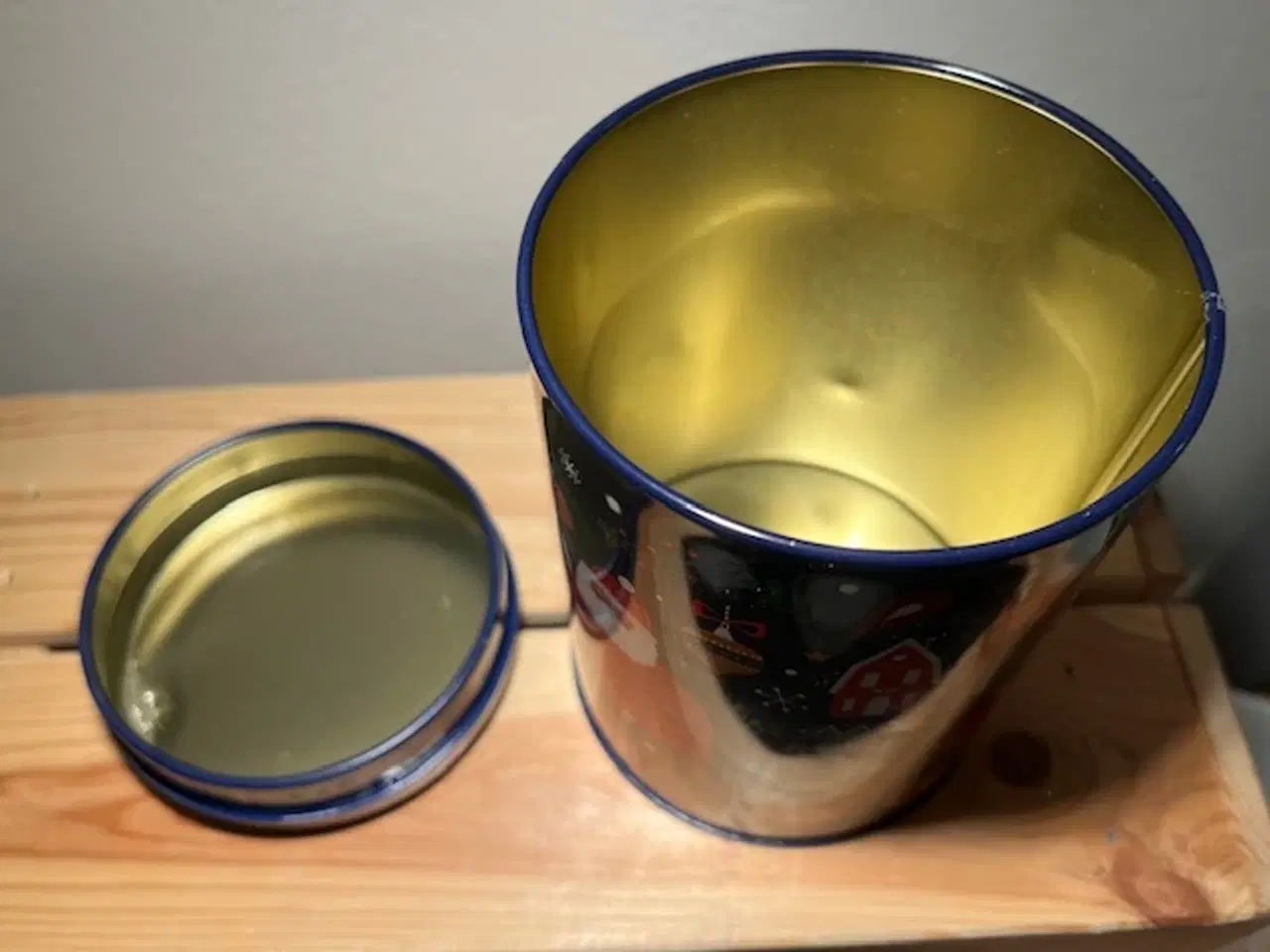 Billede 5 - To Charmerende Retro-metaldåser til Jul & Hygge