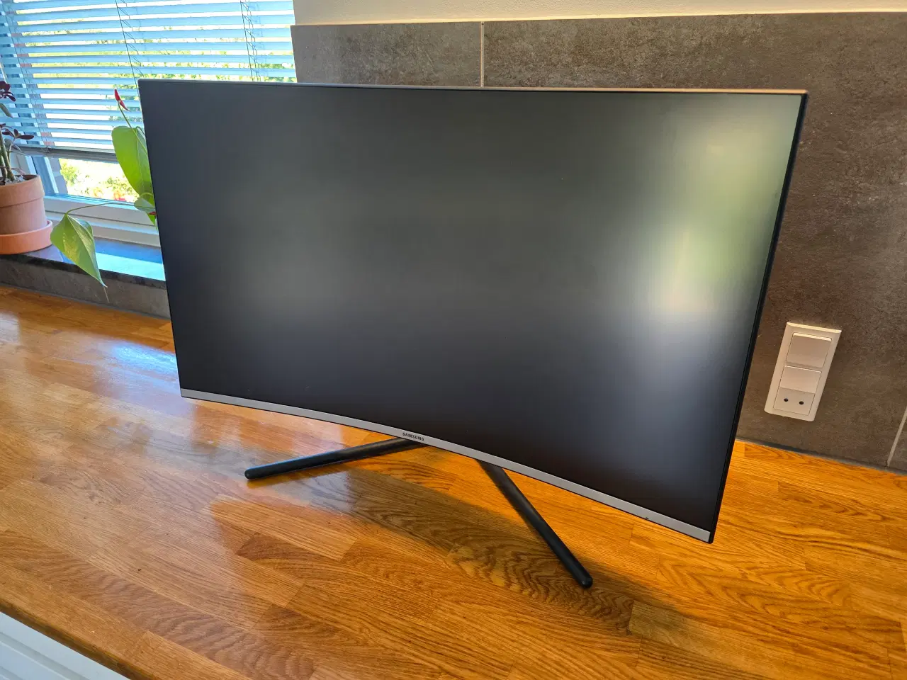 Billede 2 - 32" Curved SAMSUNG Skærm – U32R590CWU