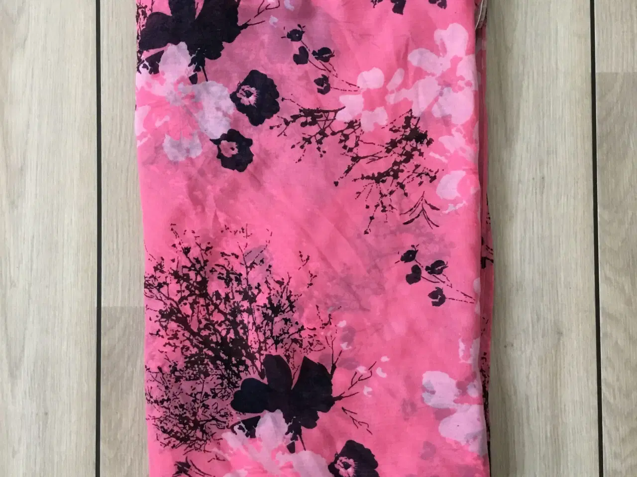Billede 8 - Pieces tube tørklæde med blomster fra Pieces 