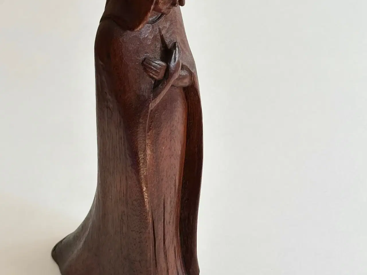 Billede 1 - Håndskåret træfigur