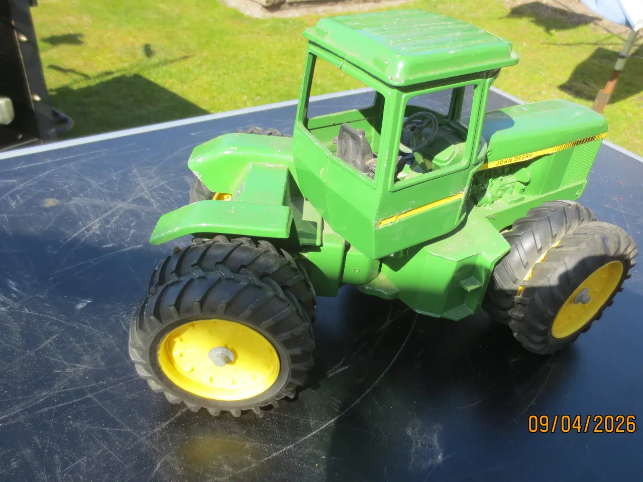 Billede 4 - 1 stk Modeltraktor John Deere Knækstyret