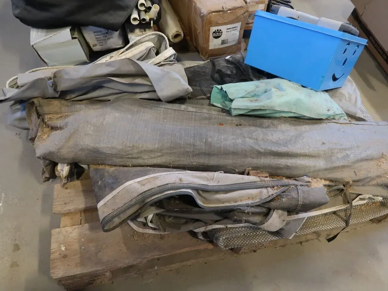 Billede 4 - Campingudstyr på 2 paller