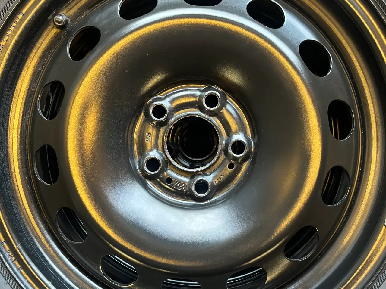 Billede 3 - Vinterhjul 205-60-16 VW.