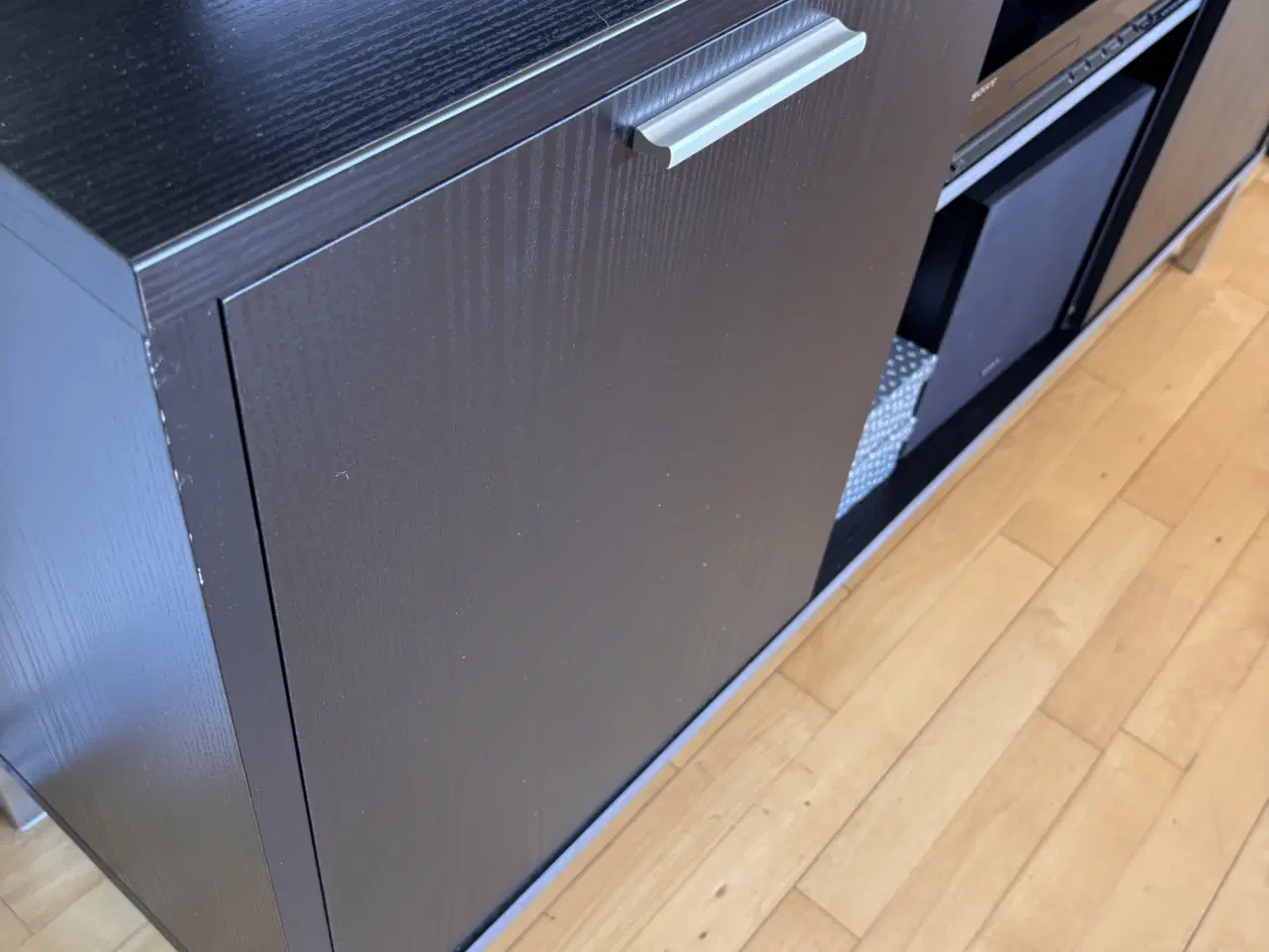 Billede 3 - TV bord i sort træ