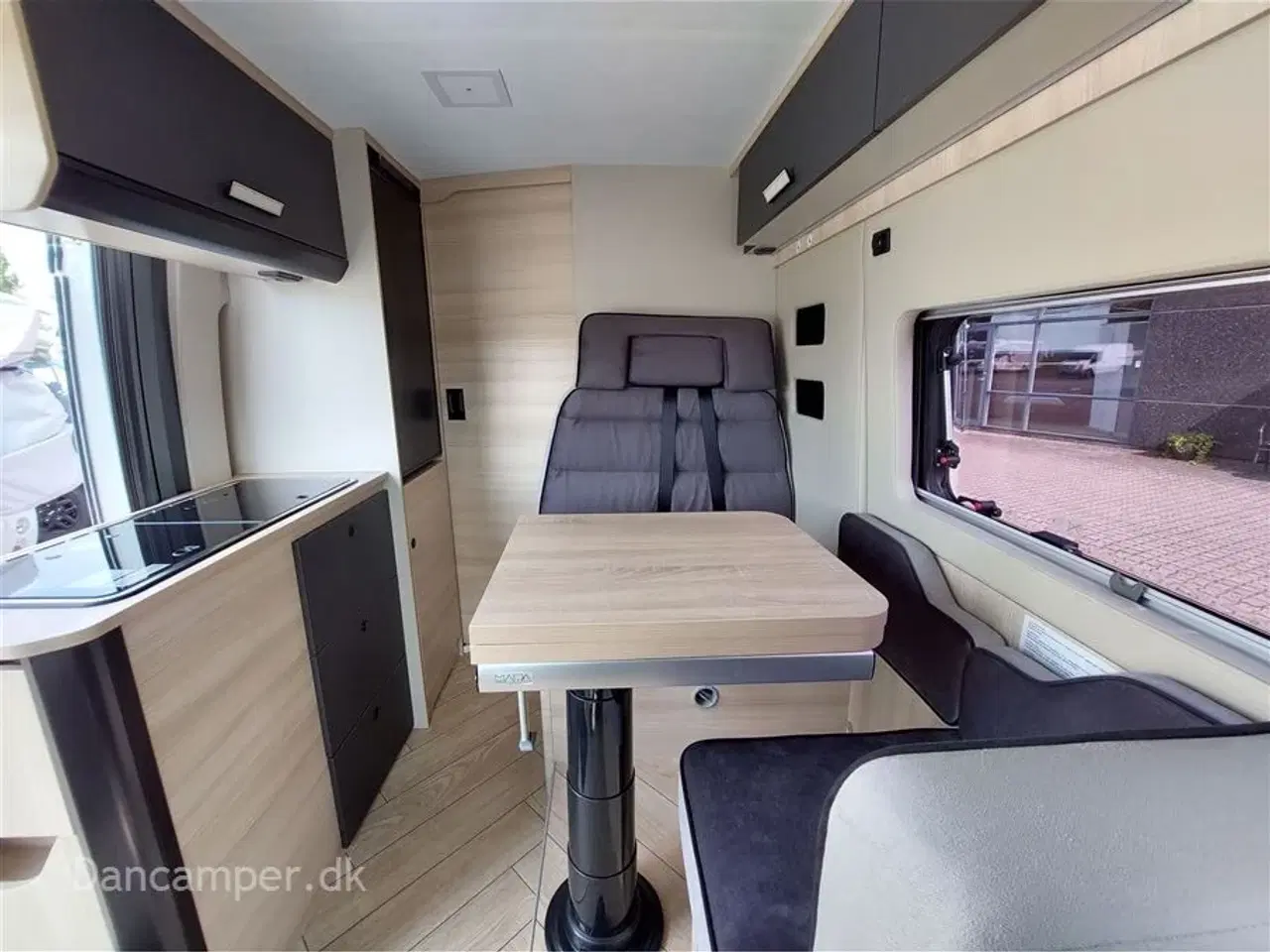 Billede 11 - 2025 - Chausson   Van som familiecamper med 5 selepladser, pop-up og masser af sovepladser på kun 5,99 cm længde.