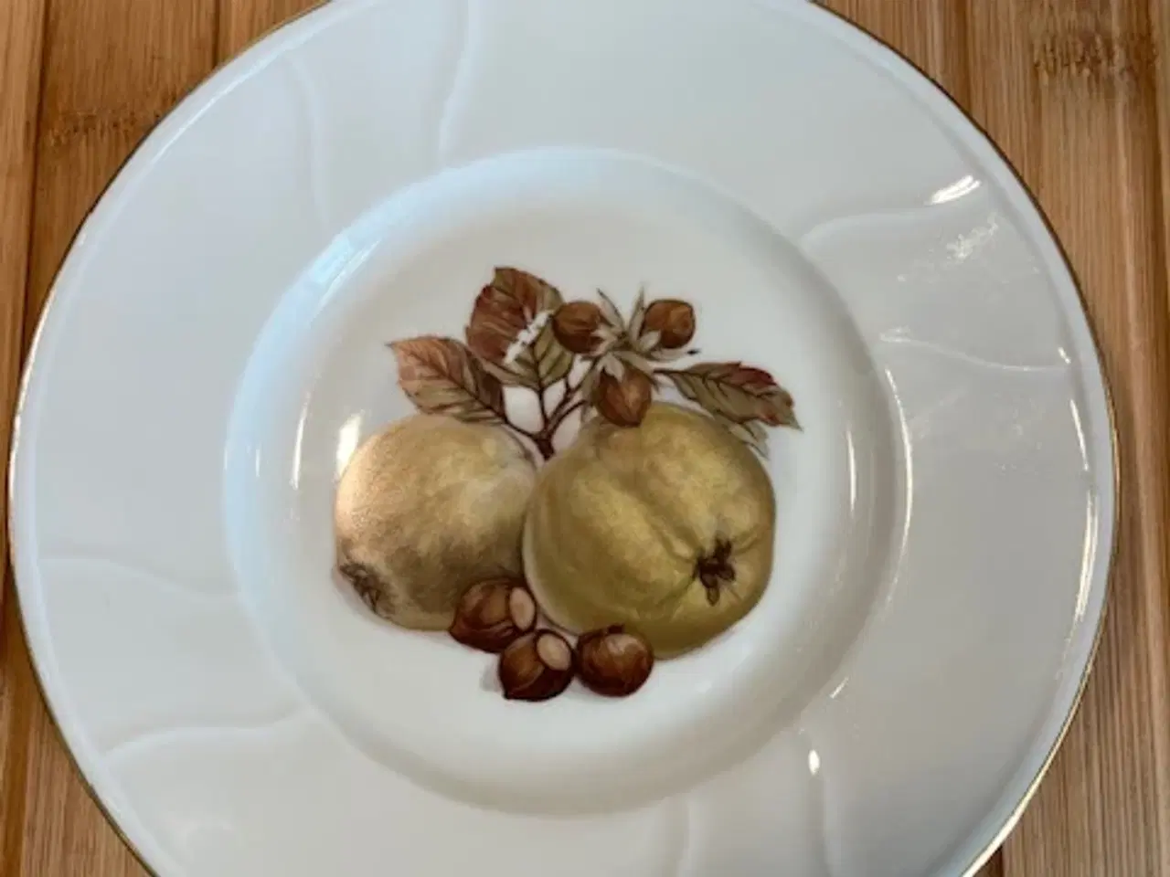 Billede 4 - 6 smukke vintagetallerkener -frugtmotiver+guldkant