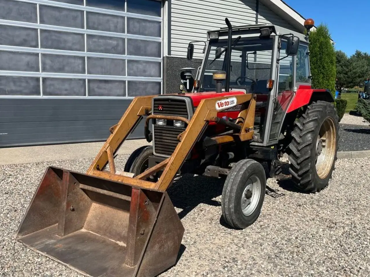 Billede 5 - Veto 900 Frontlæsser og skovl med beslag til Massey Ferguson 365, 375 og 390 med beslag.