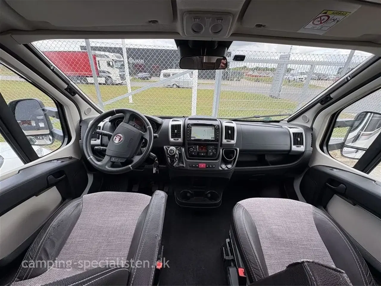 Billede 4 - 2017 - LMC Cruiser Premium   LMC Cruiser Premium T 681 G fra 2017 - rigtig fin autocamper - kan nu ses hos Camping-Specialisten.