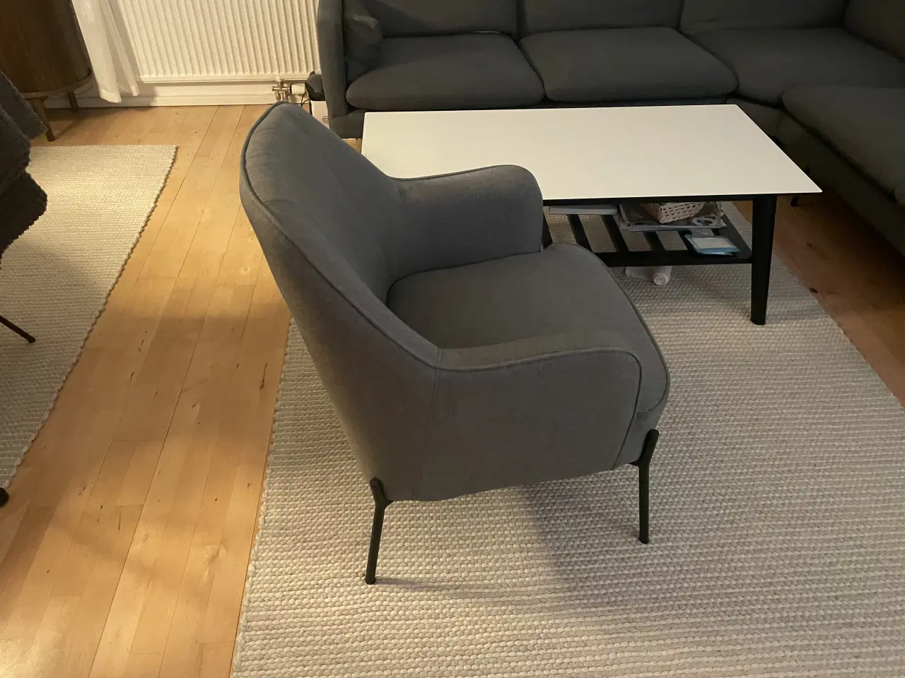 Billede 3 - Hjørne sofa med stol og sofabordet