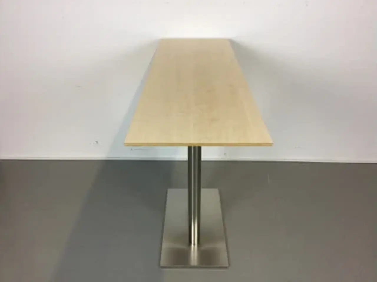 Billede 3 - Zeta furniture ståbord i ahorn med krom stel l160xb50 cm