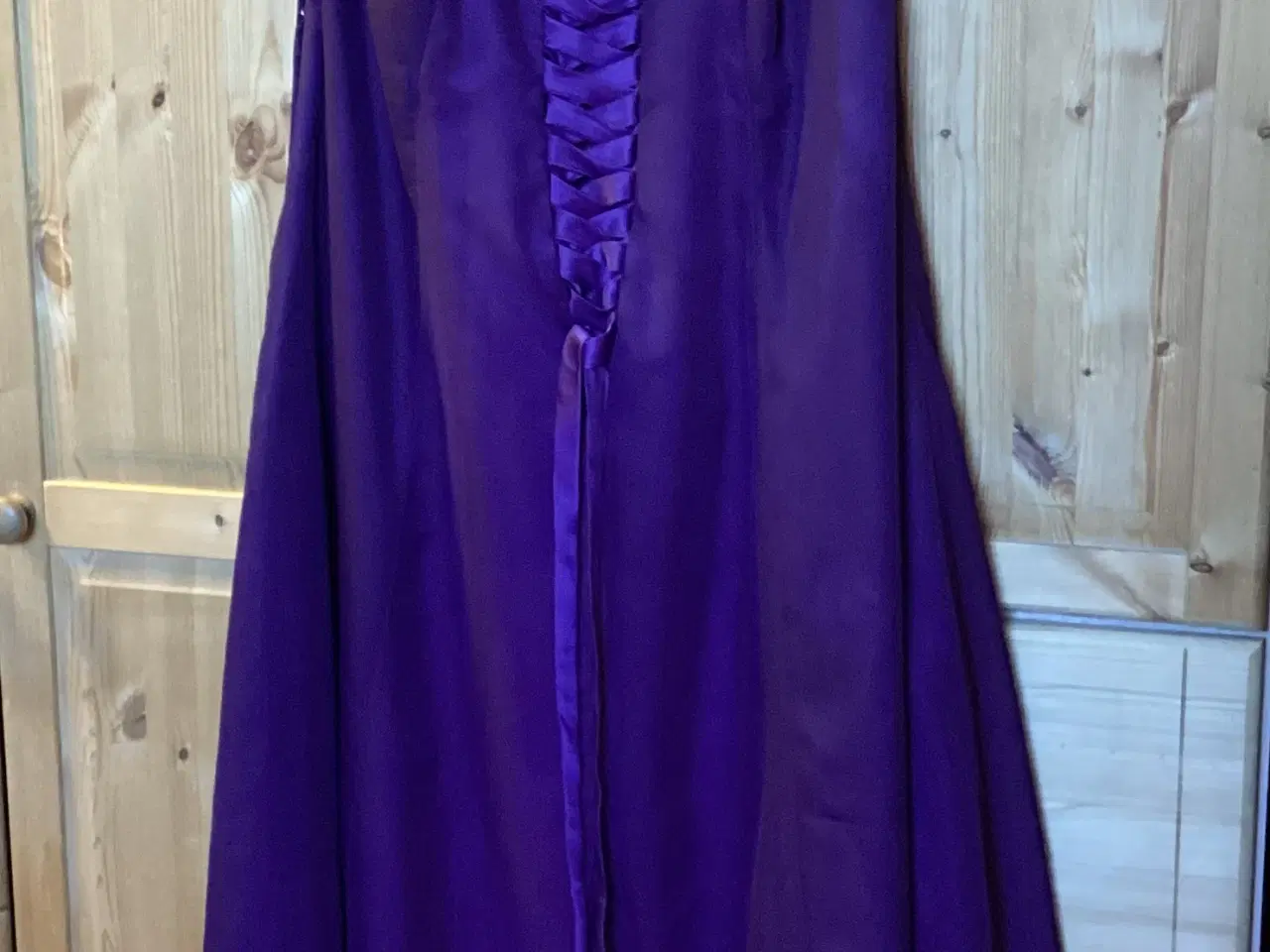 Billede 2 - Flot mørk lilla Galla/Selskabskjole str. 54