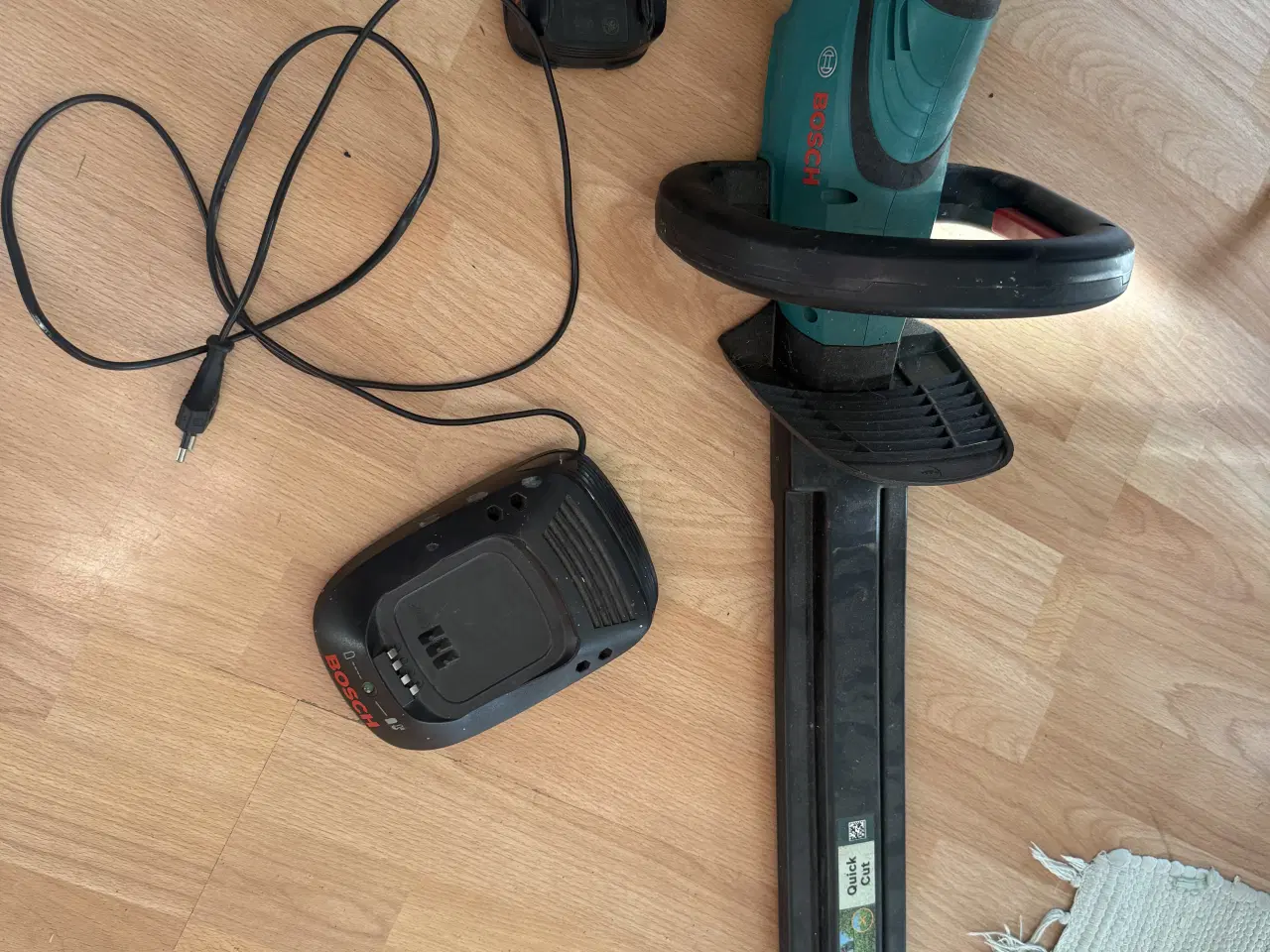 Billede 1 - Batteri hækkeklipper med lader