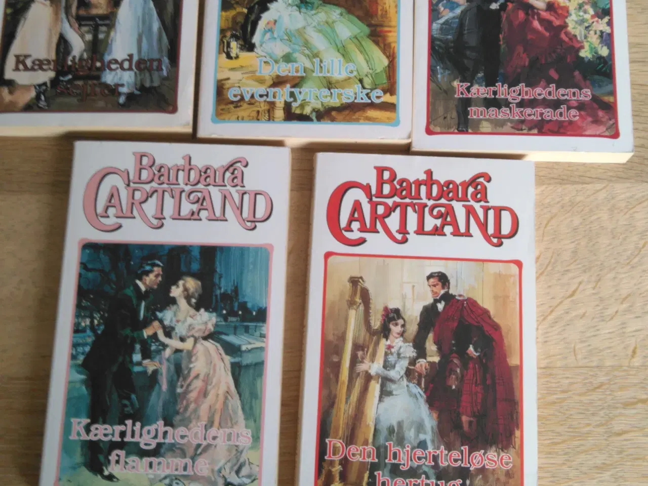 Billede 5 - 20 kærlighedsromaner af Barbara Cartland. 