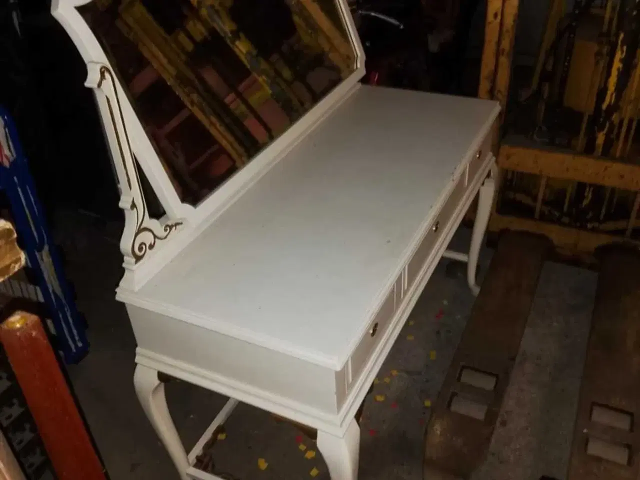 Billede 2 - Unikt sminkebord (antikt?) skal ses