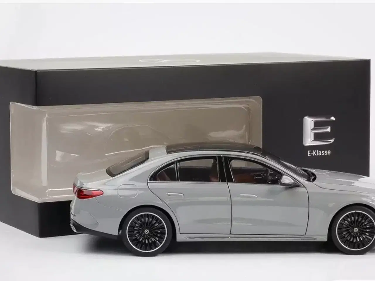 Billede 2 - 1:18 Mercedes E-Class W214 2024