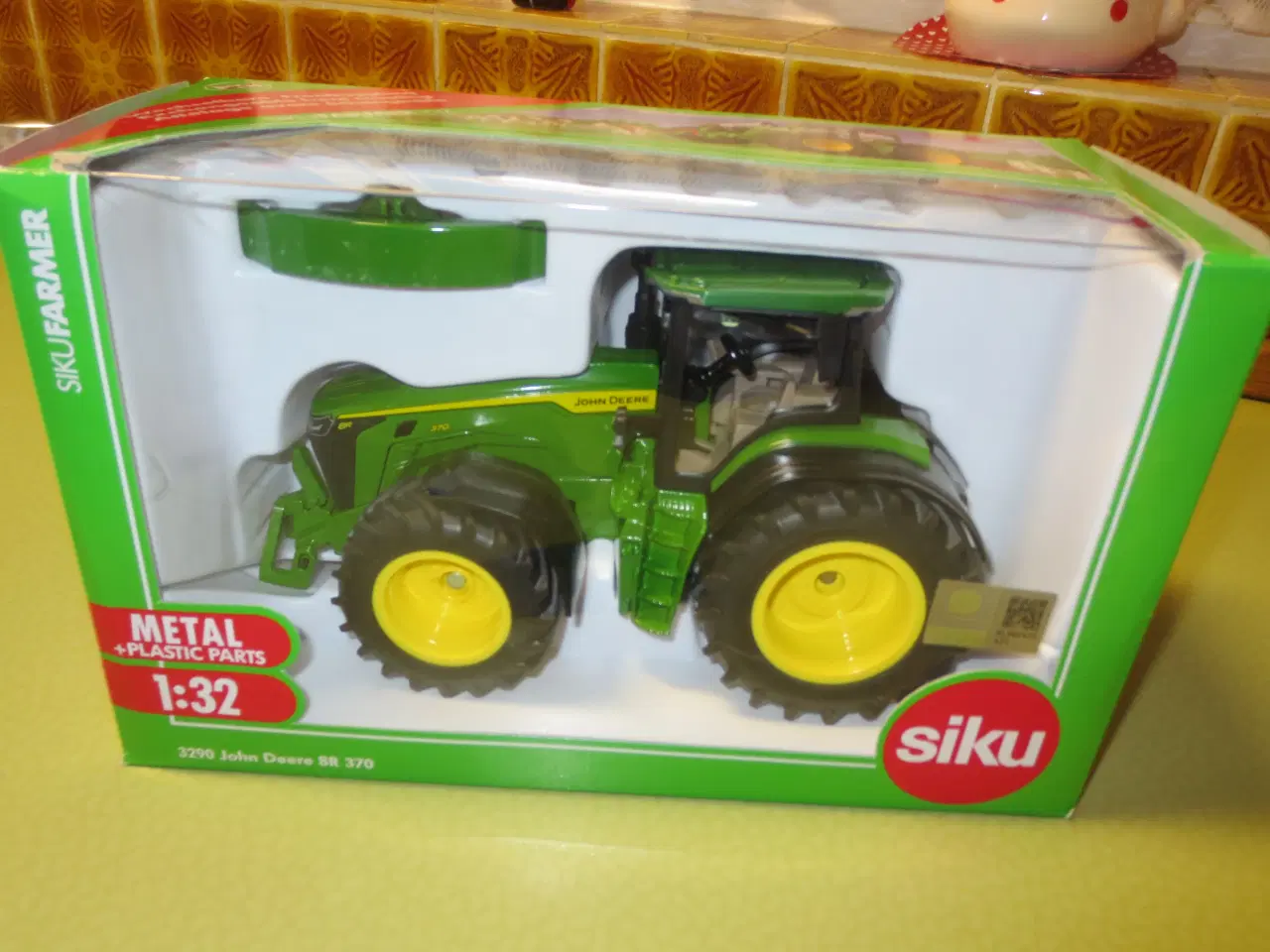 Billede 1 - 1 stk Ny Modeltraktor John Deere 8R 370 i Siku