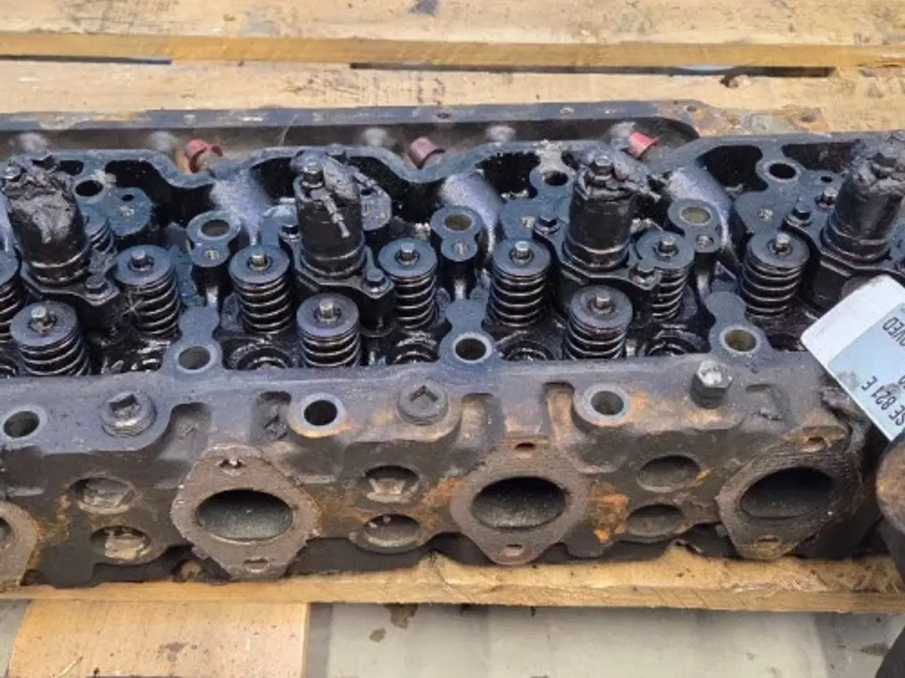 Billede 14 - Case 821E Cylinderhoved 2831279