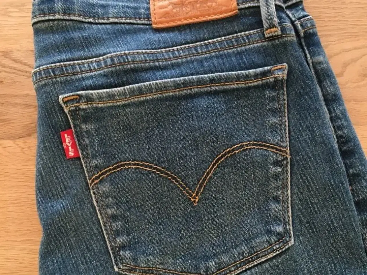 Billede 1 - Levis jeans 710