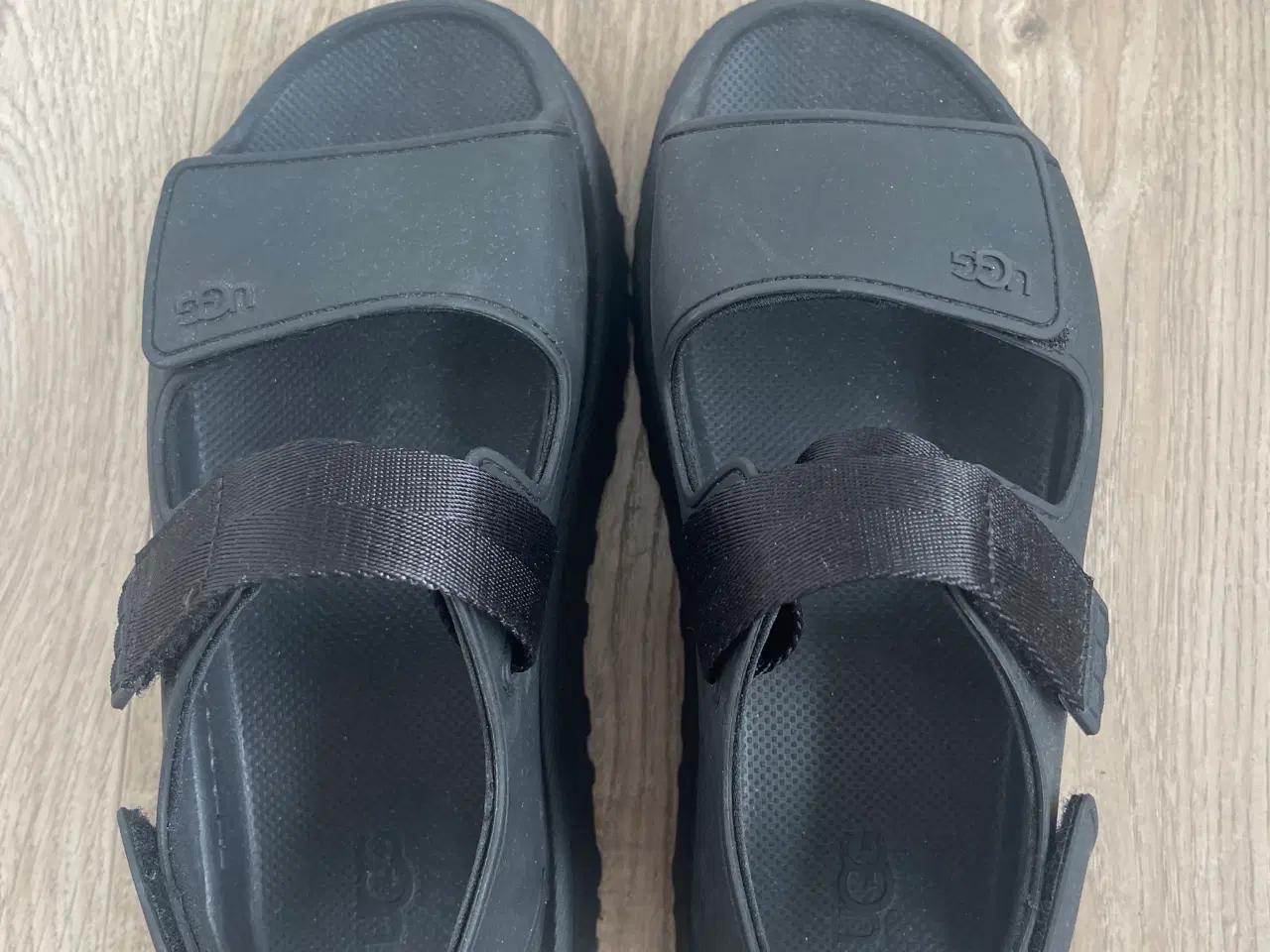 Billede 1 - UGG sandaler str40