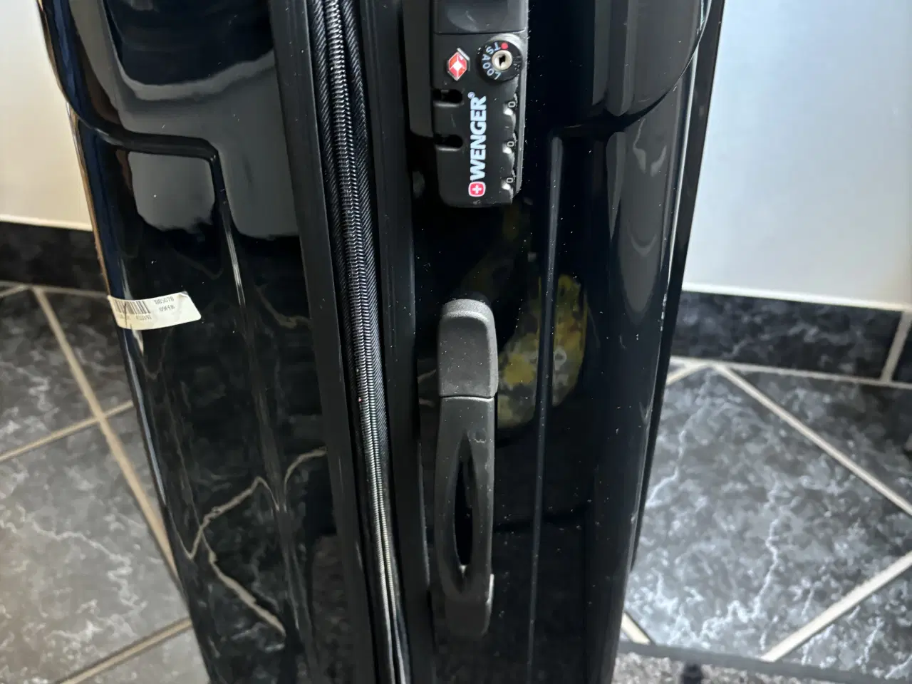 Billede 7 - Lækker rejsekuffert hardbox of med gode hjul