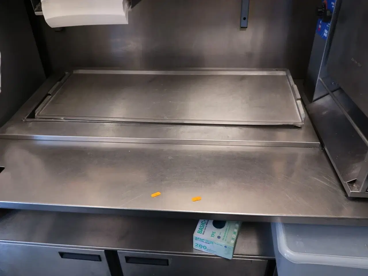 Billede 3 - Rustfri stålbord med køleenhed (brødrister medfølger ikke)