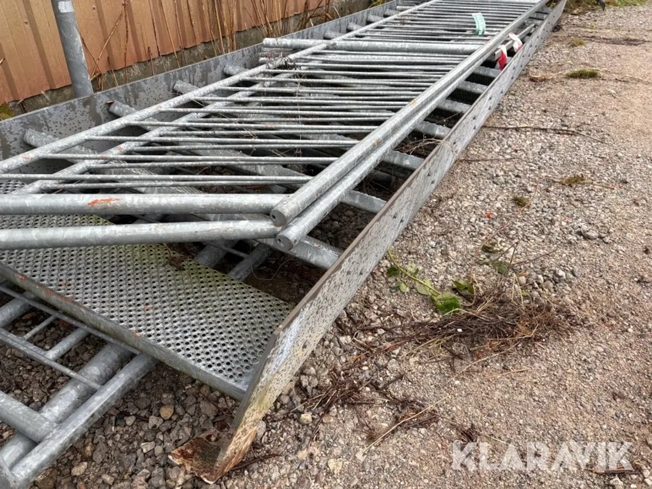 Billede 2 - Galvaniseret trappe med gelænder og repos.