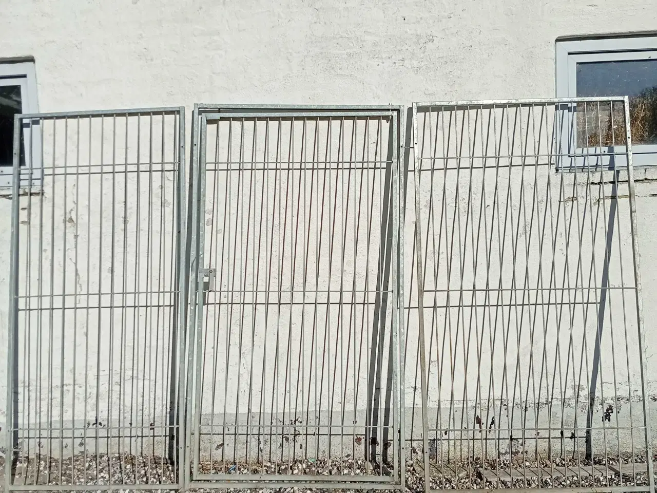 Billede 1 - Hundegårds inventar 