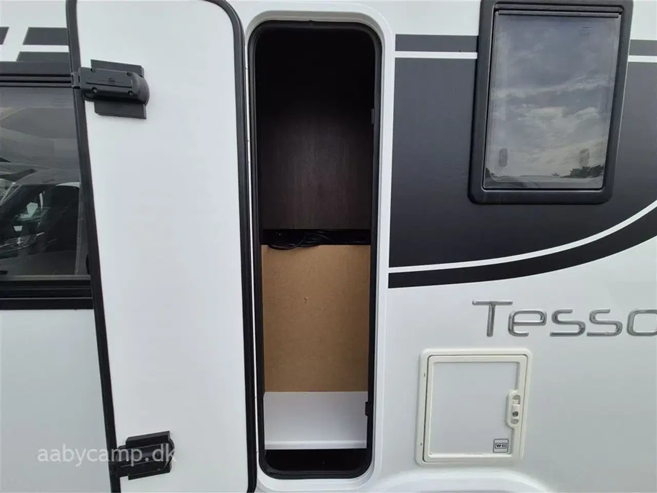 Billede 22 - 2020 - Benimar Tessoro T481   NK Pakke. Automatgear. solceller. markise. Lithium Batteri. Thetford ovn. hæve/sænke cykelstativ. 32 tommer FMT TV.  Fuld service.