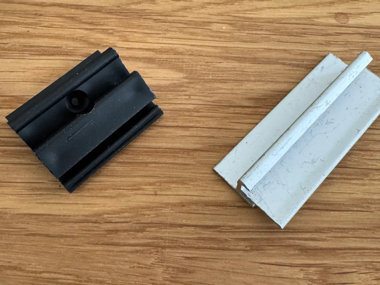 Billede 3 - Dafa plastklods til montering af alu Com Dafa Mont