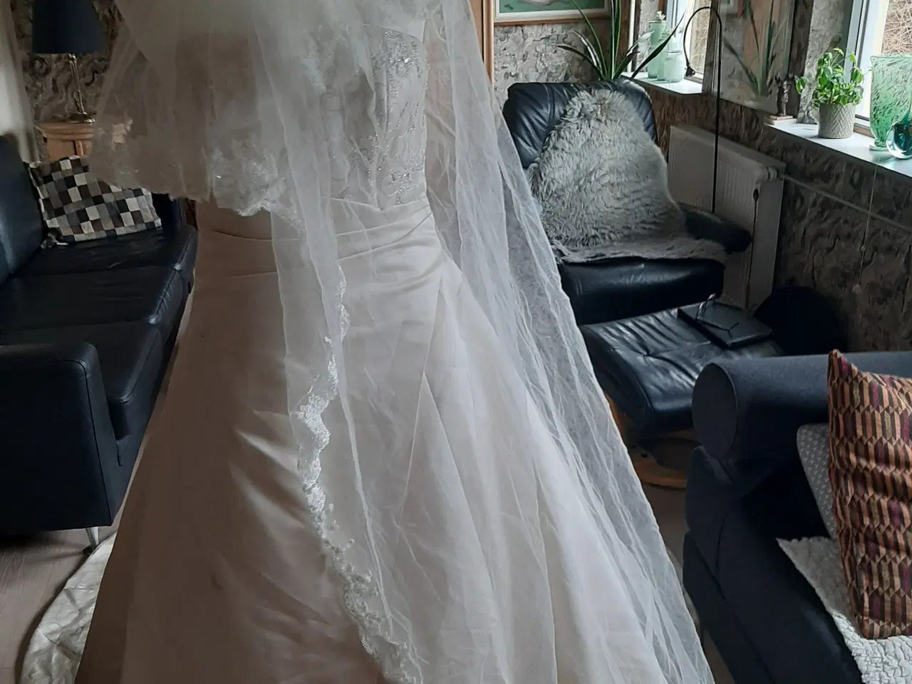 Billede 9 - Brudekjole og tøj til brudgom 