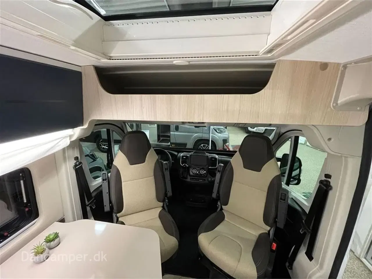 Billede 17 - 2026 - Chausson First Line V594 Super spændende, kort van med dobbeltsenge på tværs i bag. 2,2, L motor , 140 HK, solcelle, 8-trin aut m.m.