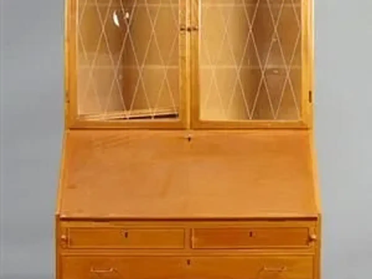 Billede 1 - Lys egetræschatol med vitrineoverdel