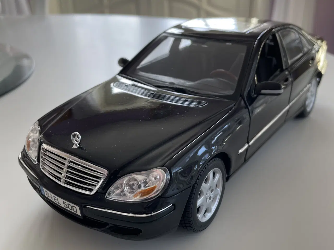 Billede 1 - Flot Mercedes S-Klasse w220 1:18 sendes fragtfri