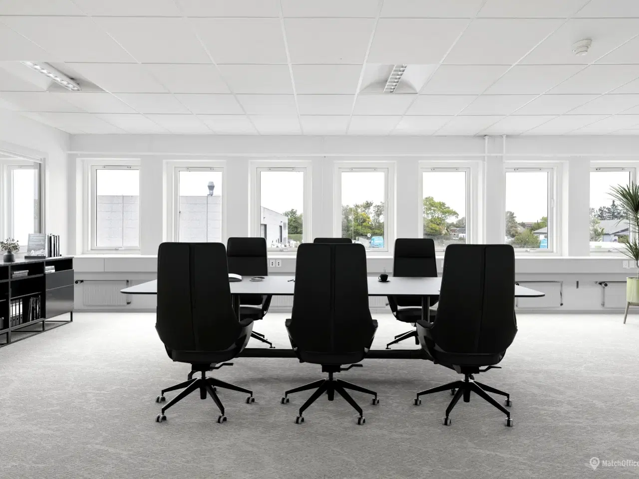 Billede 32 - Højloftet lager m. 26 porte