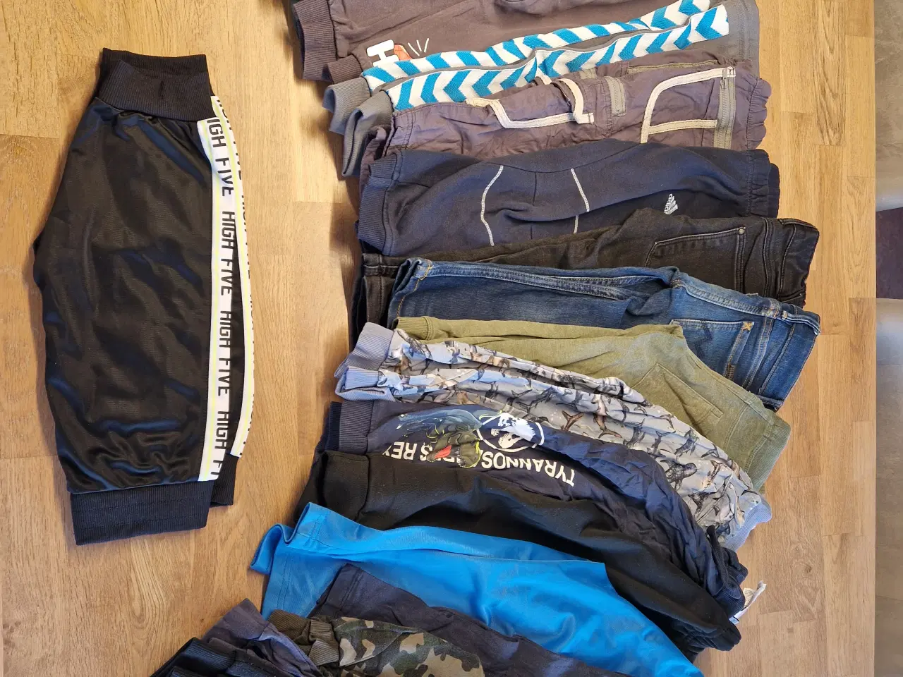 Billede 1 - Tøjpakke str 98 dreng 