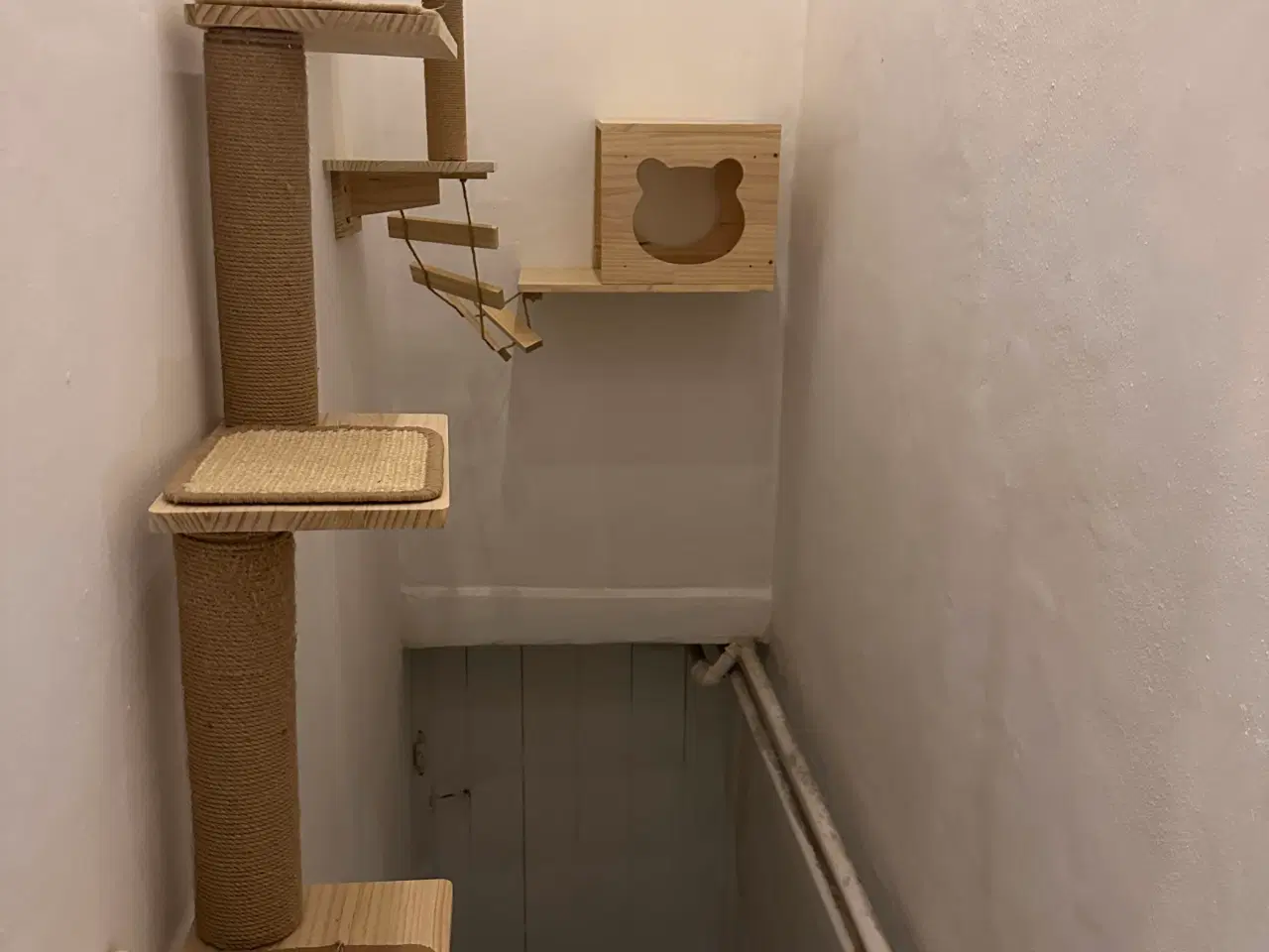 Billede 1 - Kradsetræ - katte oase