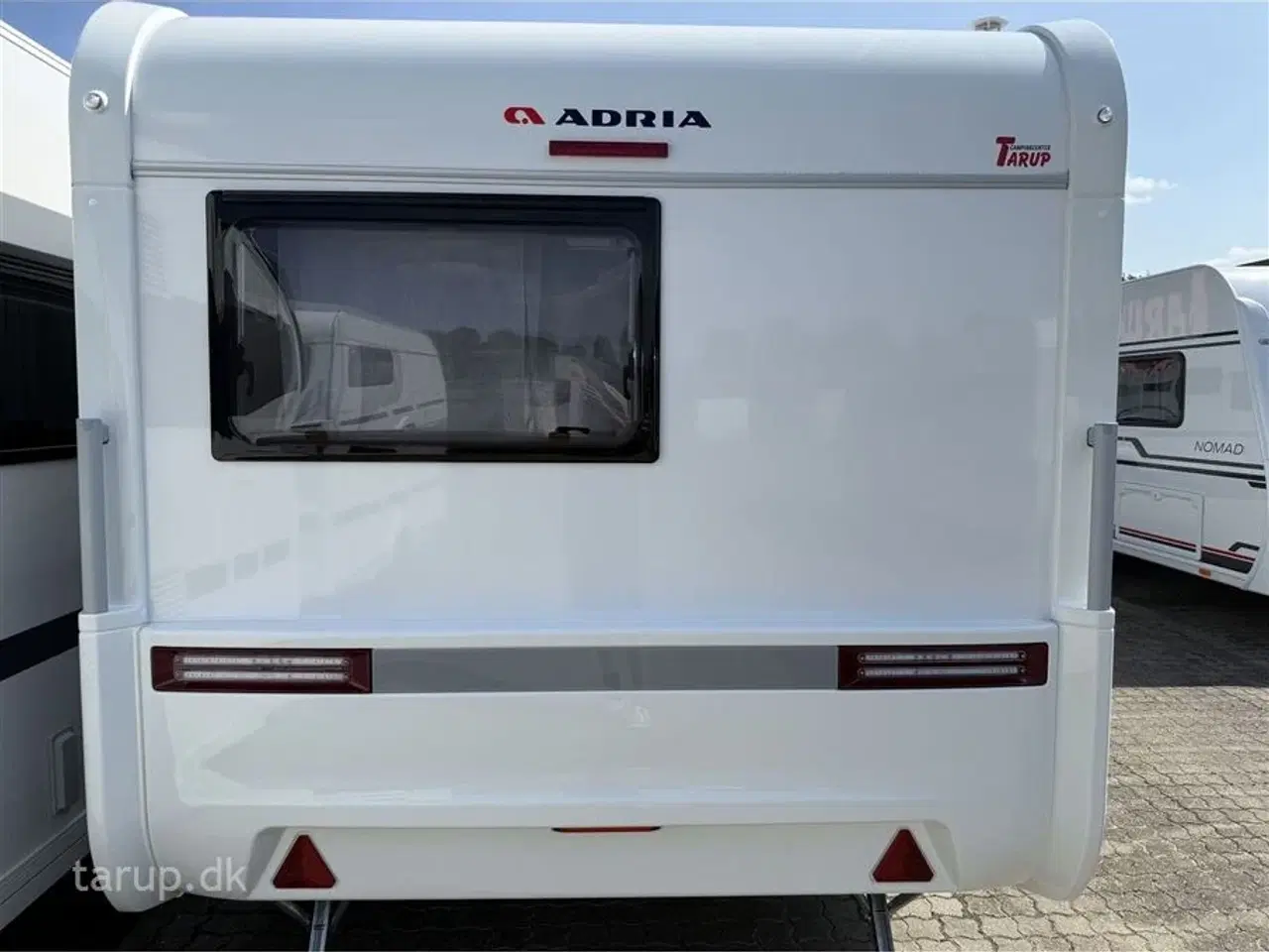 Billede 4 - 2026 - Adria Altea 432 PX   Dobbeltseng, Truma blæservarme, gulvvarme, 90 l. køleskab m/ fryser, hjulafdækning, stabilisator